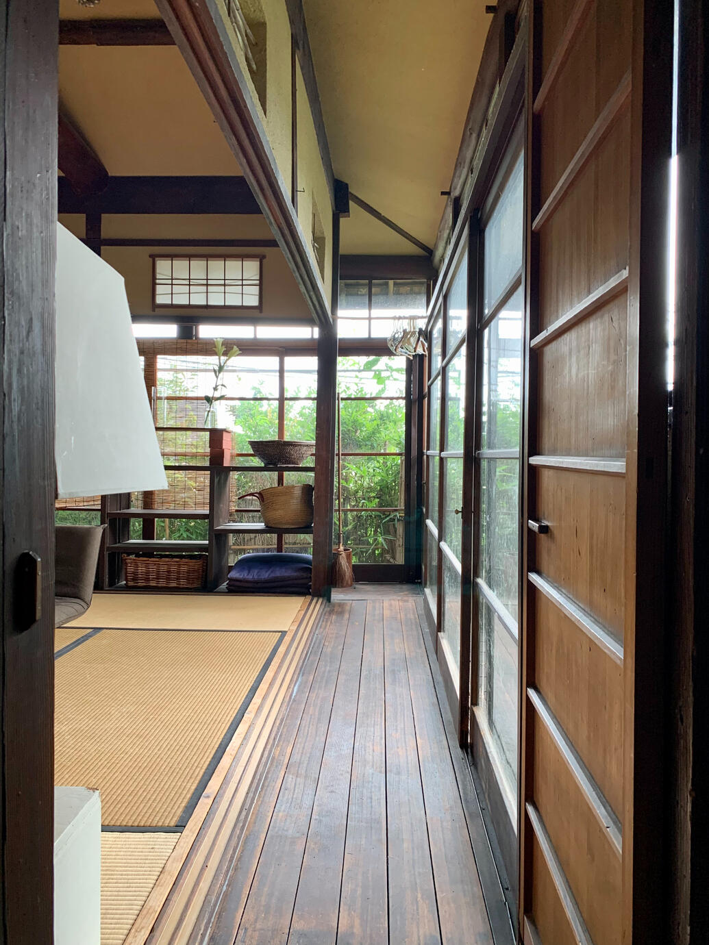 Sliding doors surround the engawa.