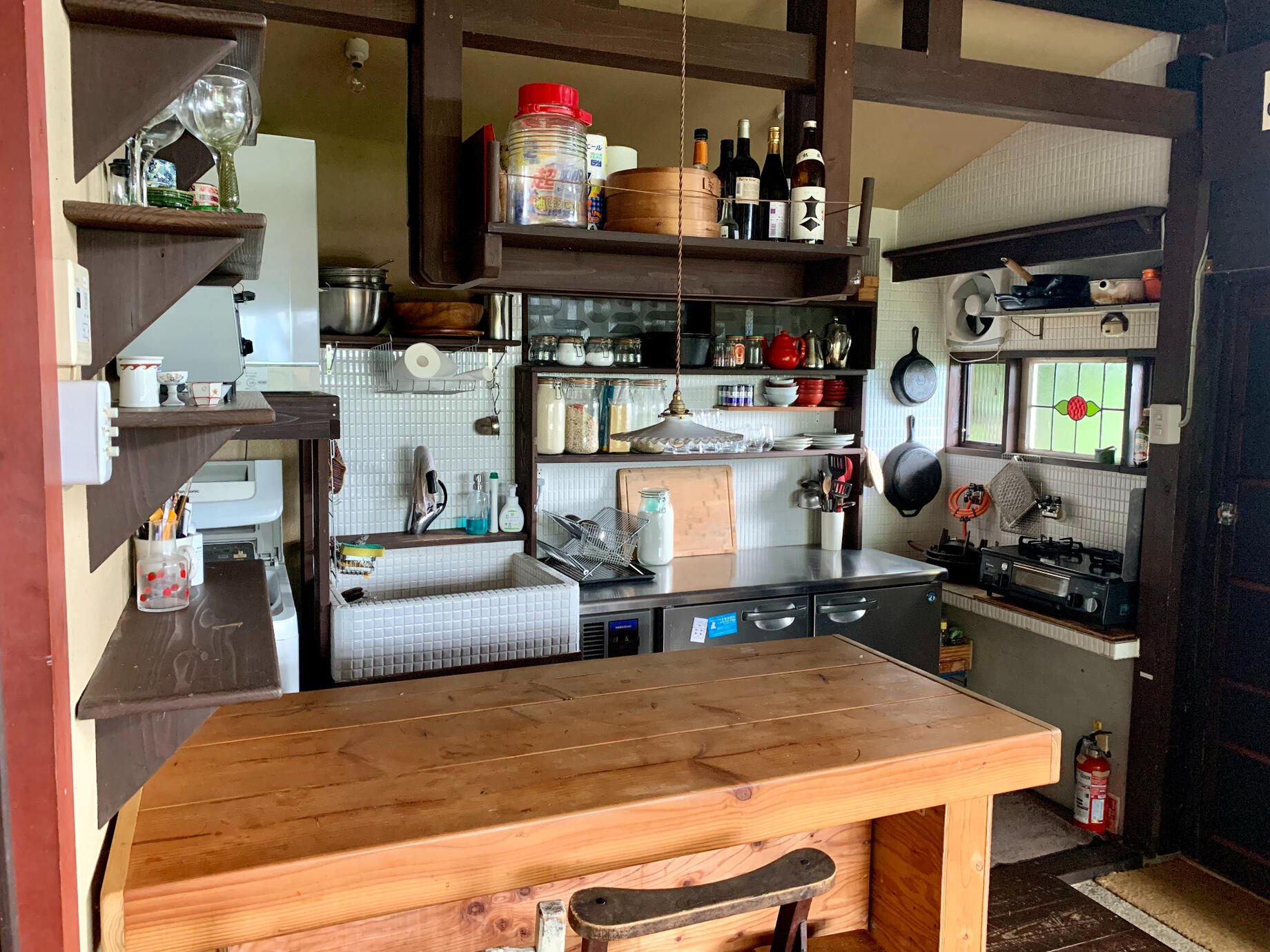 The chef's kitchen features two burners and an under-the-counter Hoshizaki.